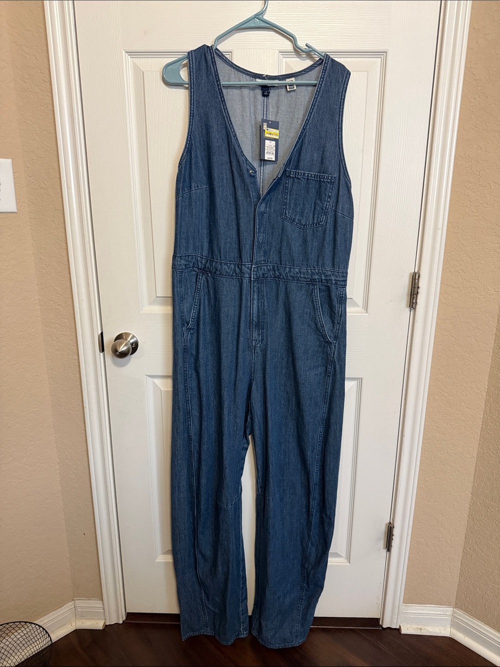 NWT Universal Thread Denim Blue Women’s  V-Neck Sleeveless Jumpsuit